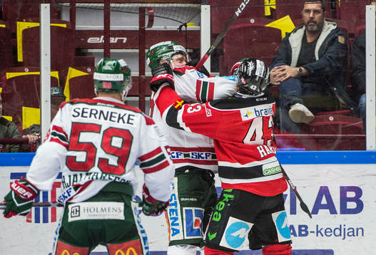 Malmö Redhawks Nichlas Hardt och Frölundas John Nyberg i