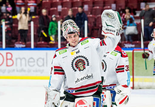 Frölundas målvakt Johan Gustafsson jublar