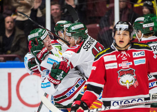 Frölundas John Nyberg och Sebastian Stålberg jublar
