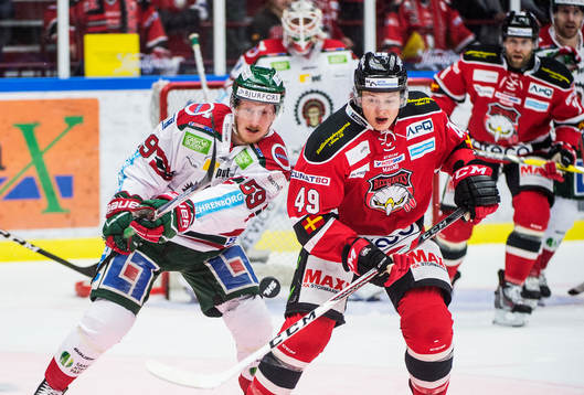 Frölundas Simon Hjalmarsson mot Malmö Redhawks Rhett