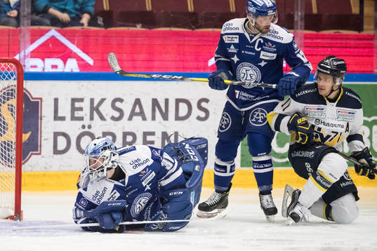 Leksands målvakt Henrik Haukeland och Jesper Ollas  och