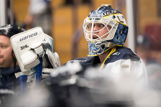 s målvakt Fredrik Pettersson-Wentzel i ishockeymatchen i