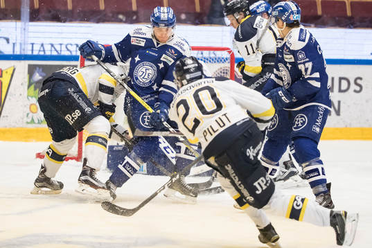 s Lawrence Pilut i ishockeymatchen i SHL mellan Leksand och
