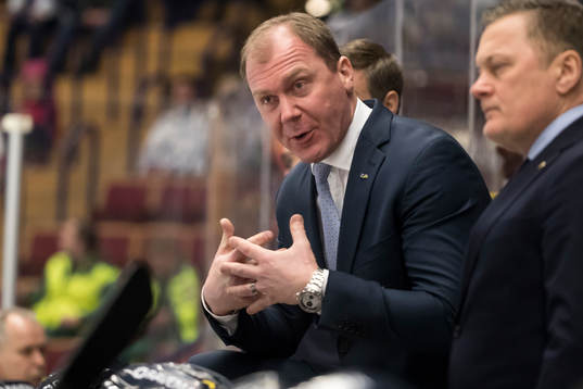 s tränare Johan Lindbom i ishockeymatchen i SHL mellan