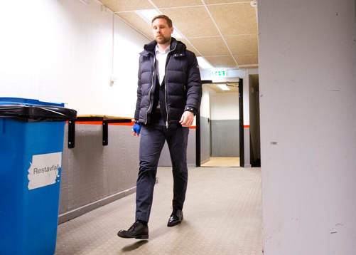 Örebros skadade Viktor Ekbom i civila kläder