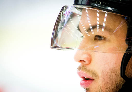 Örebros Greg Squires spelar med mörk plexiglas