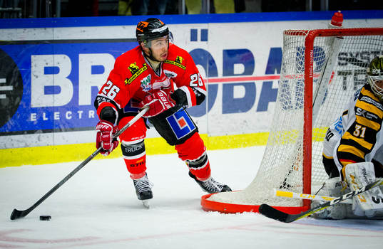 Örebros Greg Squires
