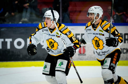 Skellefteås Sebastian Aho gör seger målet 1-2 och jublar