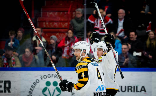 Skellefteås Sebastian Aho gör segermålet 1-2 och jublar