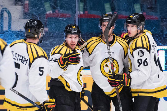 Brynäs spelare jublar