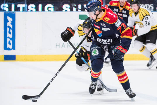 Brynäs Jesper Boqvist jagar Djurgårdens Adam Ollas