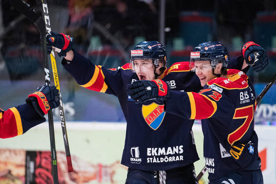 Djurgårdens Linus Johansson jublar med Adam Ollas Mattsson