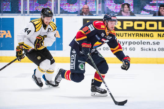 Brynäs Jacob Blomqvist jagar Djurgårdens Calle Ridderwall