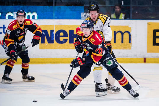 Brynäs Simon Bertilsson  och Djurgårdens Marcus Davidsson