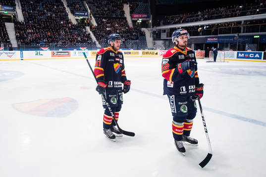 Djurgårdens Calle Ridderwall och Mikael Ahlén deppar