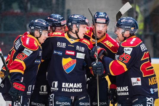 Djurgårdens Patrik Lundh gör 4-3 och jublar med Markus