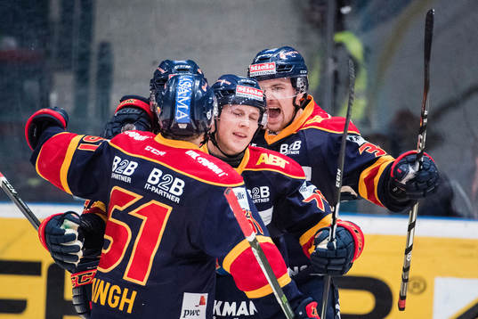 Djurgårdens Patrik Lundh gör 4-3 och jublar med Markus