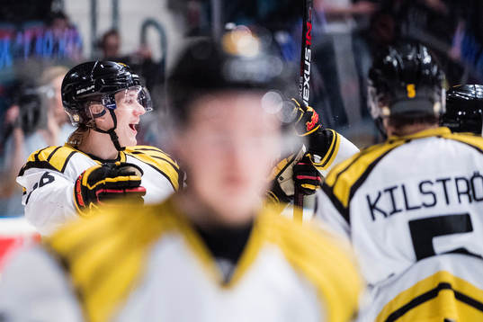 Brynäs Oskar Lindblom jublar