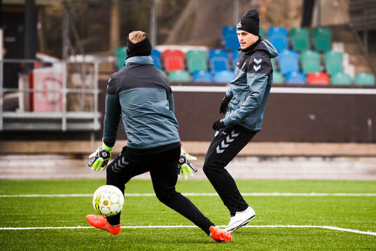 GAIS Luka Mijaljevic skjuter på målvakt Tobias Johansson