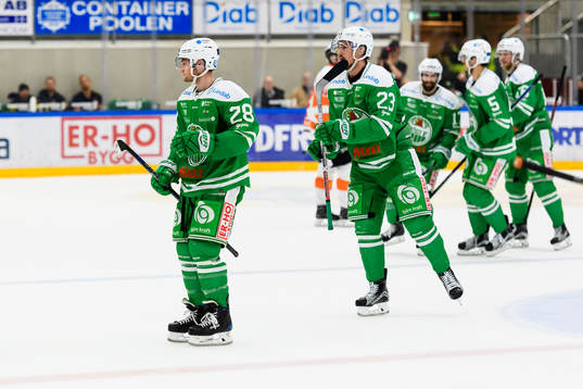 Rögles spelare jublar