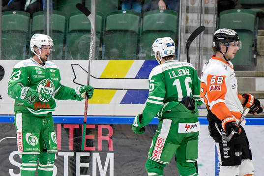 Rögles Daniel Sylwander jublar med Christopher Liljewall