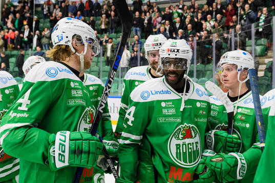 Rögles Ludvig Claesson och Edwin Hedberg jublar när de