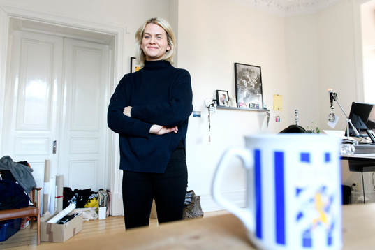 Anna Axvi blir intervjuad