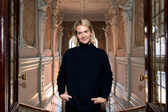 Anna Axvi blir intervjuad