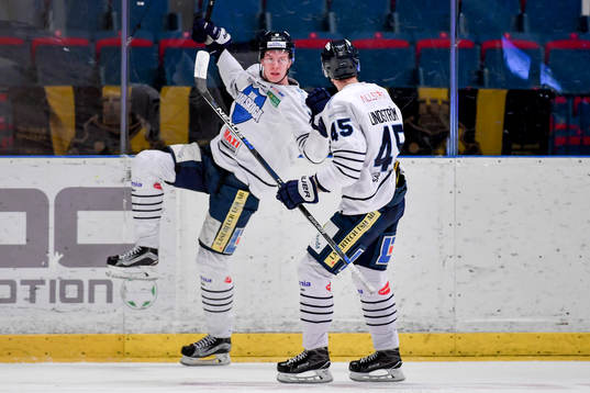 Karlskogas Victor Ejdsell och Axel Lindström jublar