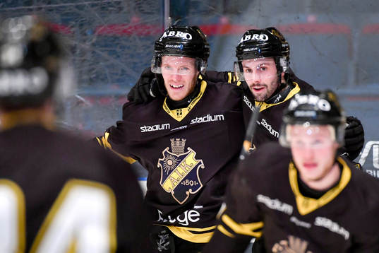 s Jonas Almtorp och Daniel Olsson-Trkulja jublar