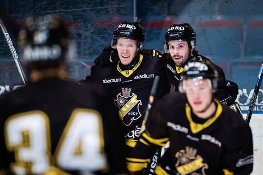 s Jonas Almtorp gör 2-1 och jublar med Daniel
