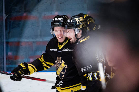 s Jonas Almtorp gör 2-1 och jublar med Daniel