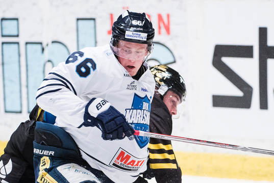 Karlskogas Jacob Lundegård faller