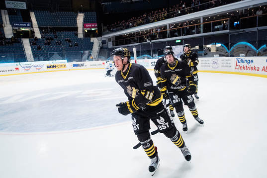 s Jonas Almtorp jublar