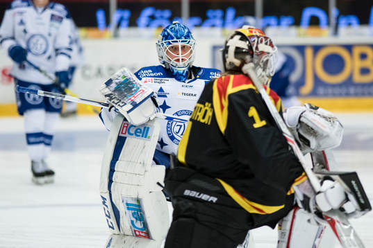 Leksands målvakt Atte Engren före en ishockeymatch i SHL