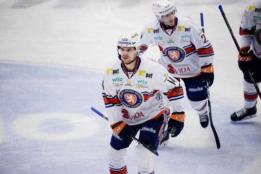 Växjös Emil Pettersson jublar