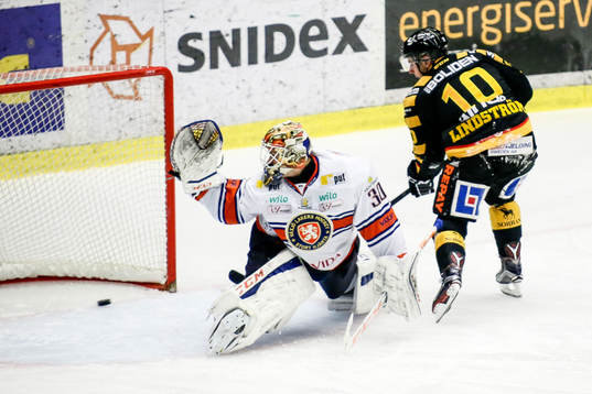 Skellefteås Joakim Lindström gör 1-1 på straff på