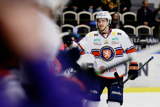 Växjös Dennis Everberg jublar