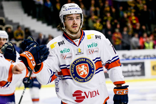 Växjös Dennis Everberg  jublar