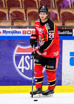 Luleås Viktor Grahn på uppvärmningen