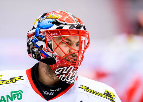 Örebros målvakt Julius Hudacek på uppvärmningen