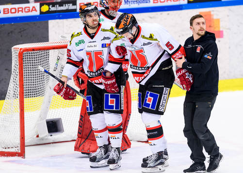 Örebros Gustav Backström (m) får hjälp att ta sig av