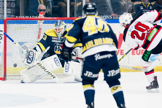 s målvakt Fredrik Pettersson-Wentzel släpper in skott
