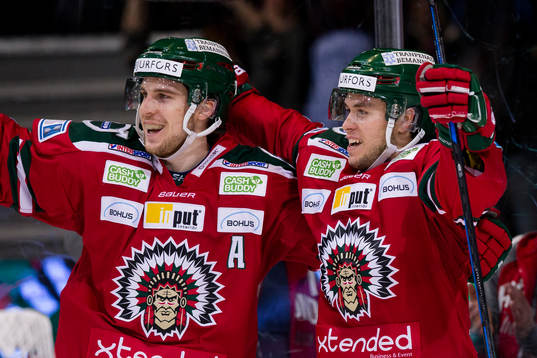 Frölundas Mattias Nörstebö jublar ihop med Henrik