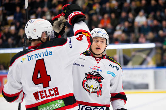 Malmö Redhawks Noah Welch och Rhett Rakhshani jublar