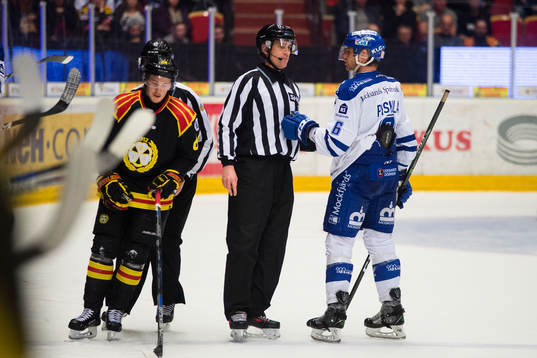 Brynäs Jonathan Pudas och Leksands Joe Piskula