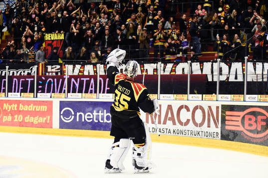 Brynäs målvakt David Rautio jublar