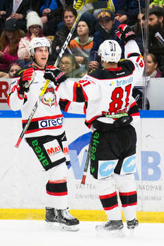 Malmö Redhawks Robin Alvarez och Ilari Filppula jublar