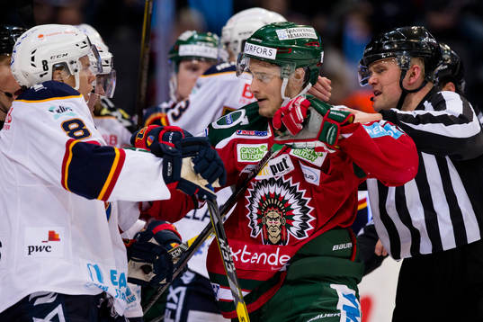 Djurgårdens Ville Varakas i bråk med Frölundas Johan