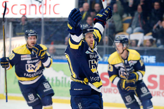 s Ted Brithén, Pär Arlbrandt och Oscar Sundh jublar